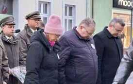 Delegacja w lekkim pokłonie