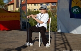 at1904200979