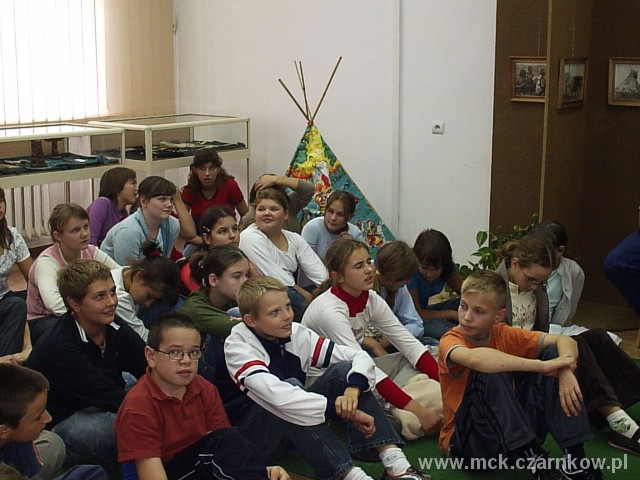 Zdjęcie 1 Uczniowie w Muzeum Ziemi Czarnkowskiej