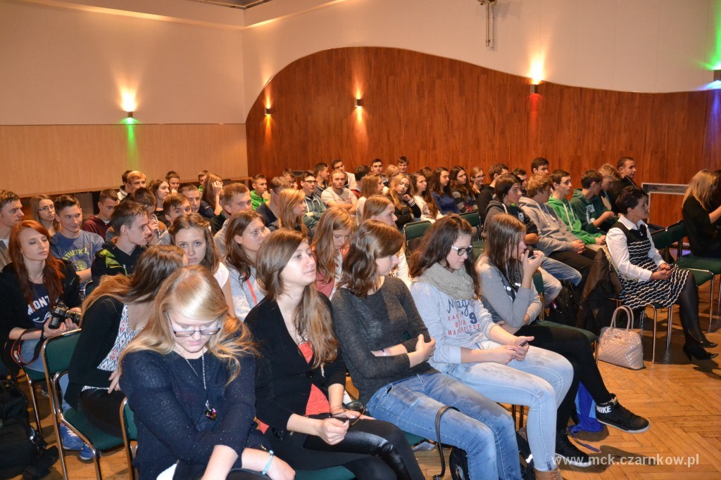 Zdjęcie 2 Widzowie zgromadzeni w Czarnkowskim Domu Kultury