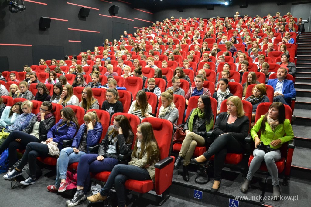 Publiczność zgromadzona w czarnkowskim kinie 'Światowid' Publiczność zgromadzona w czarnkowskim kinie 'Światowid'