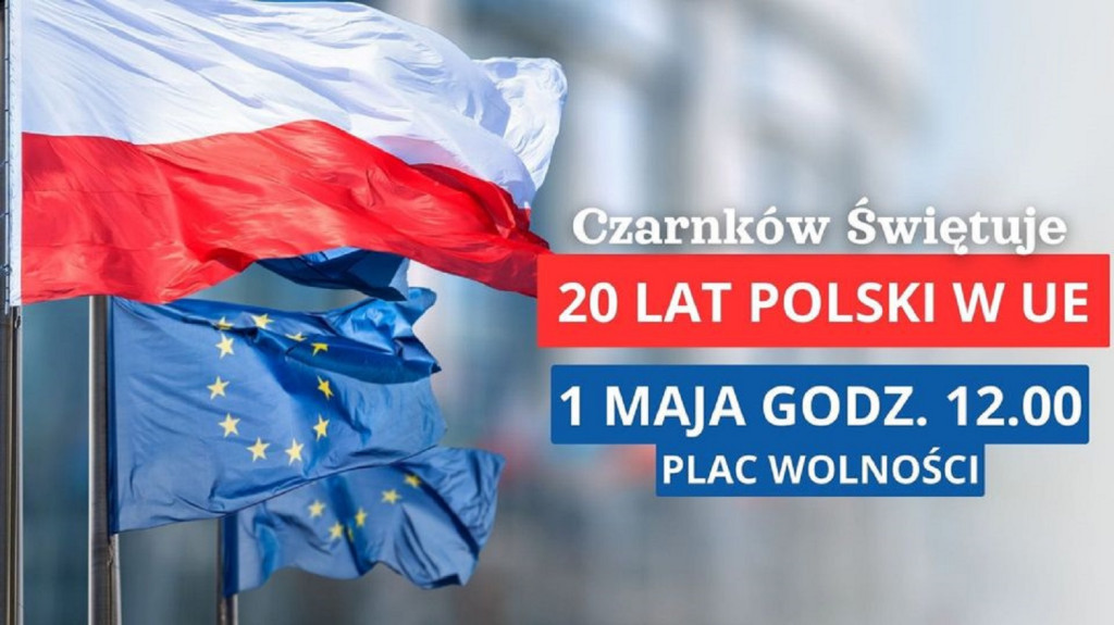 W kolejniości biało - czerwona flaga i dwie flagi niebieskie z okręgiem ze złotych gwiazd