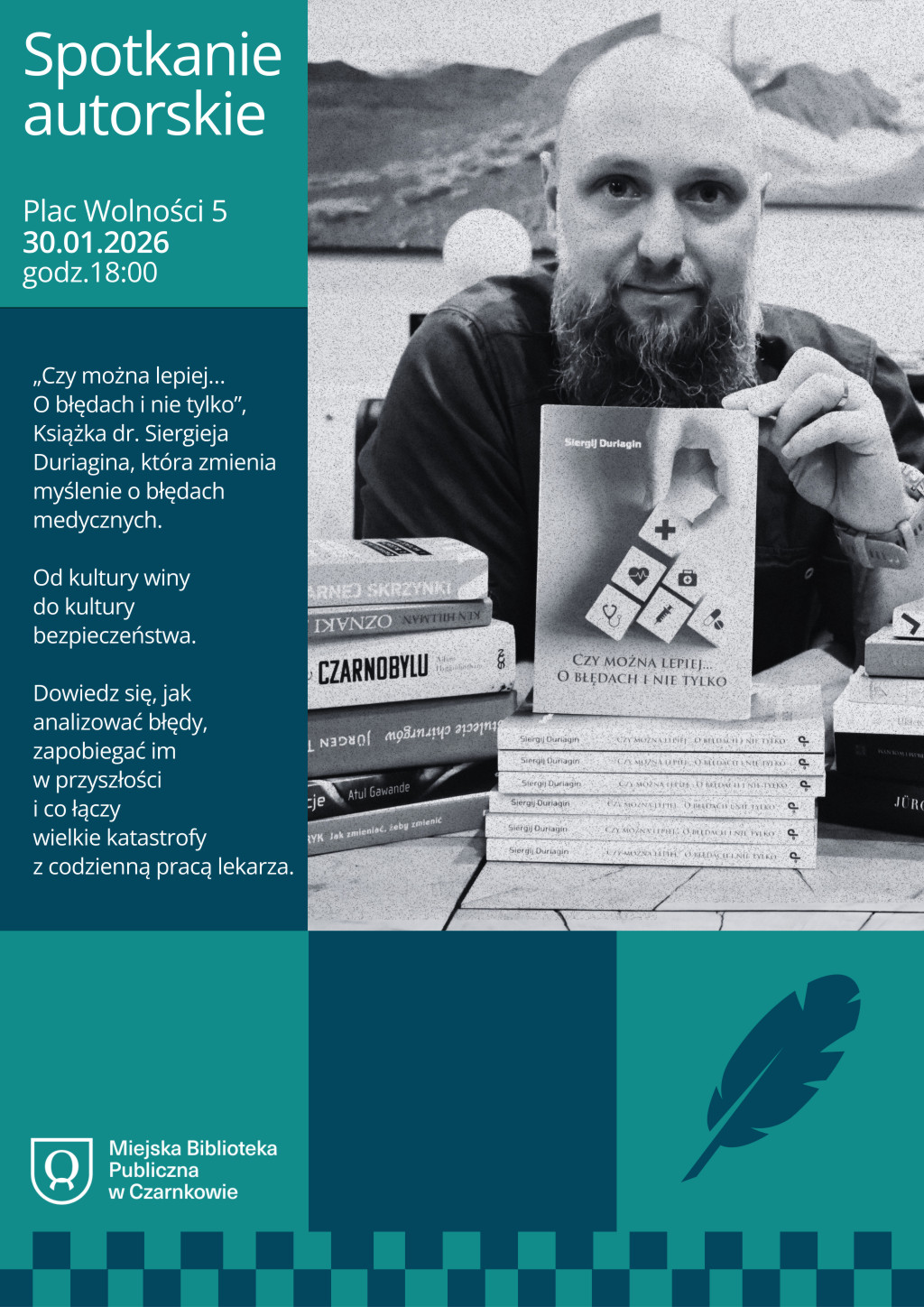 Treść plakatu z&nbsp;portretową fotografią mężczyzny prezentującego książkę
