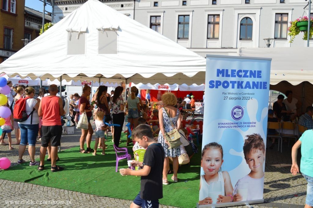 Zdjęcie do Mleczne spotkanie na czarnkowskim Rynku 2022