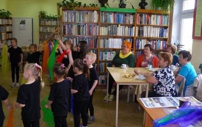 Zdjęcie do Pasowanie na czytelnika 2015