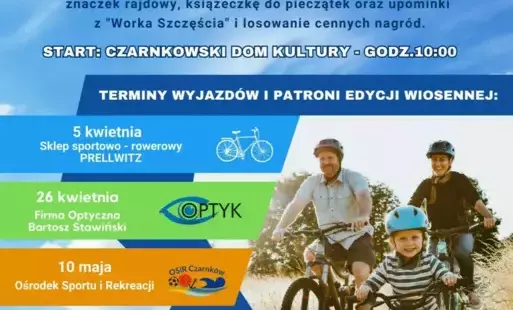 Treść plakatu zapowiadająca edycję wiosenną Rodzinnych Rajdów Rowerowych z fotografią trzyosobowej rodziny na rowerach