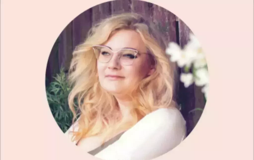 Treść plakatu z portretową fotografią Sylwii Kubik