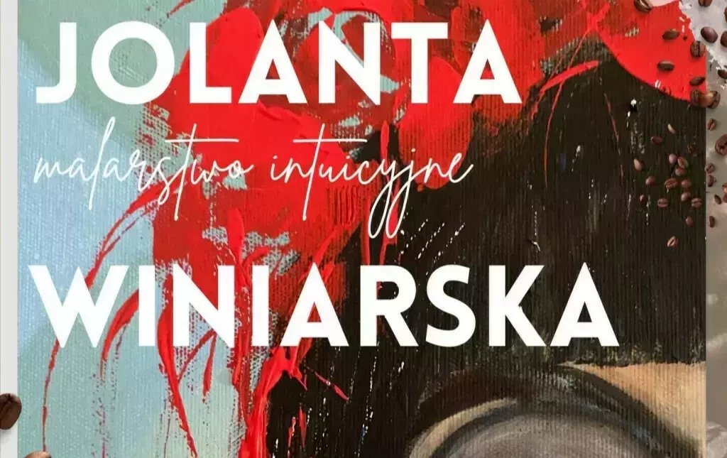 Treść plakatu na tle malunku ćwierci twarzy z połową nosa, okiem w okularach i czarnymi włosami z grzywką przyciętą nad linią brwi