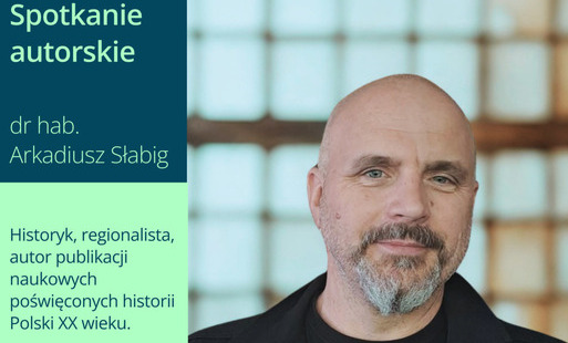 Treść plakatu na tle zdjęcia mężczyzny trzymającego książkę Arkadiusza Słabiga pod tytułem Pogranicze niepodległości