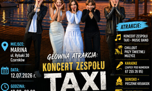 Treść plakatu ze zdjęciem trzech kobiet i dwóch mężczyzn stojących nocą na tle przystani