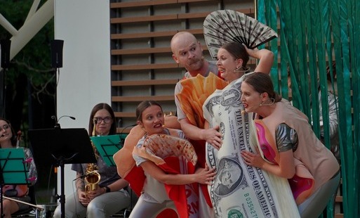 aktorzy na scenie Zielona Gęś"